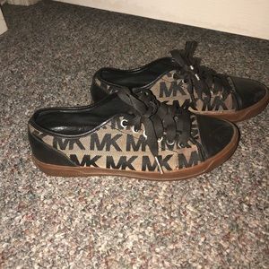 Michael Kors Sneaker size 6